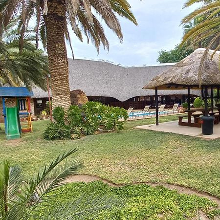 Ombinda Country Lodge Outjo Eksteriør billede